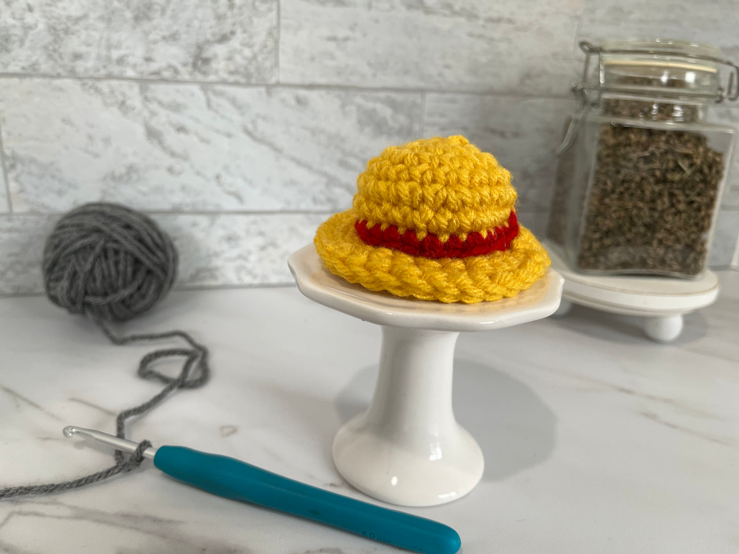 Straw Hat Crochet Cat Toy